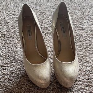 Guess shoes - Gold pumps
